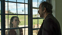 Tri dritare dhe nje varje – Three windows and a hanging